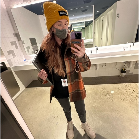 Meet your Posher! ππ€π€π» - Picture 5 of 7